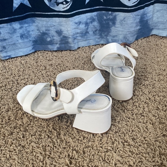 White short heels - Picture 5 of 5